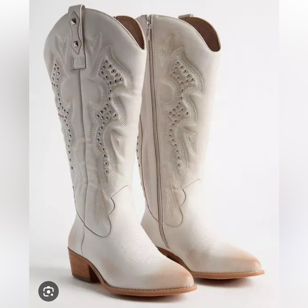 NWT Torrid White Studded Boots EXTRA WIDE CALF 6.5
